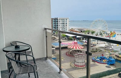 Аренда комфортной 2-комнатной квартиры с видом на море, 54 м², Мамая, Констанца, Румыния